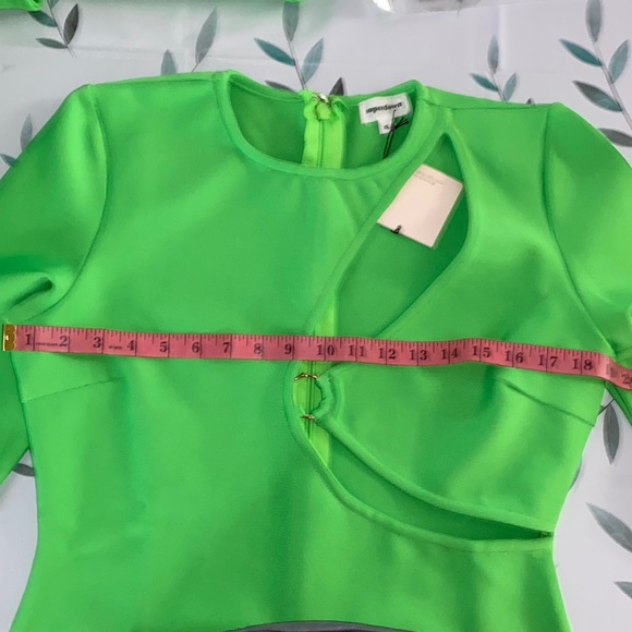 Sasha Bandage Mini Dress in Bright Green
superdown - Picture 12 of 12